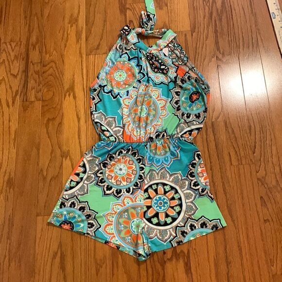 Pink Lily geometric design romper. Missing size… See photos - Picture 1 of 6